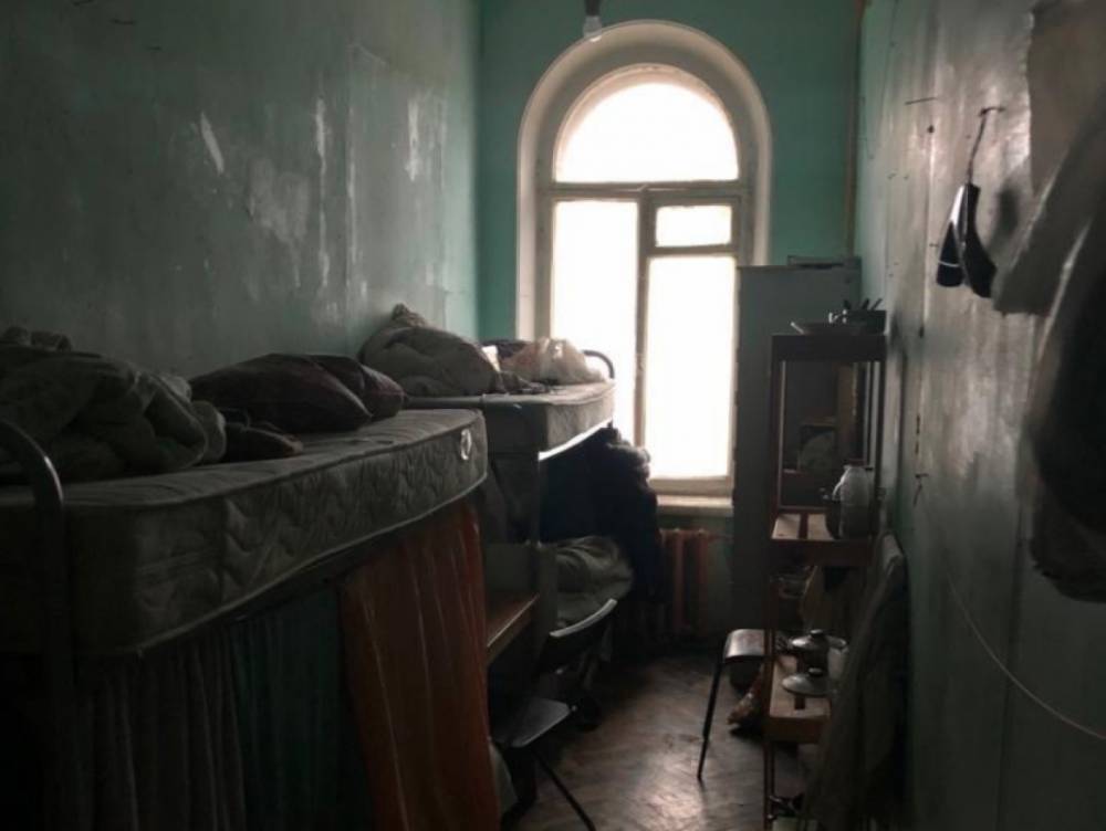 Прокуратура Петербурга добивается закрытия хостела в жилом доме на Каменноостровском