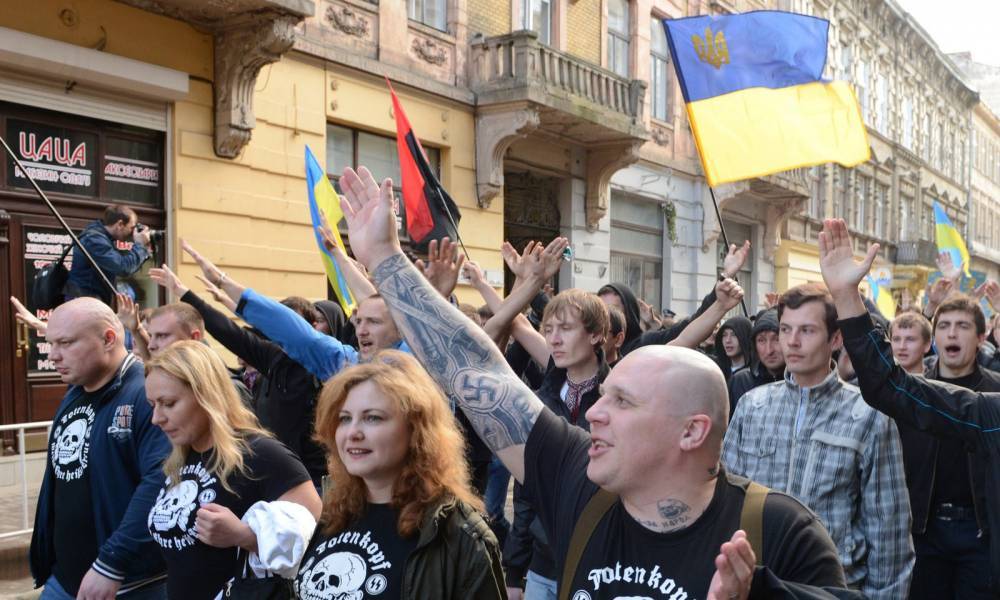 На канале Порошенко смакуют, сколько лет репрессий ждёт унтерменшей Донбасса
