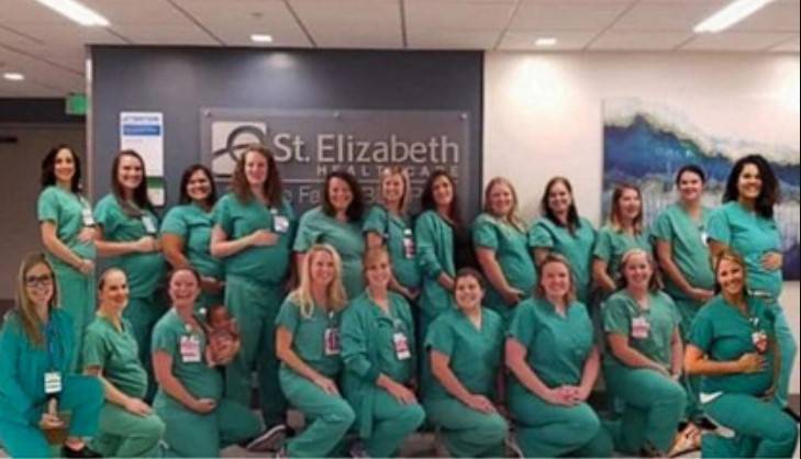 В американской больнице одновременно забеременели сразу 22 сотрудницы