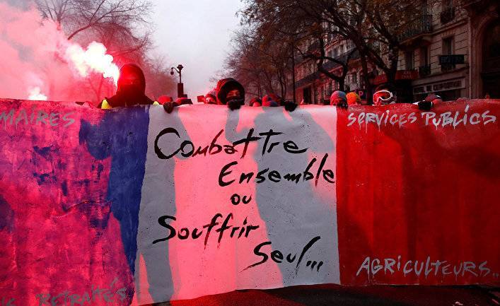 Le Monde (Франция): забастовка 5 декабря — власть пытается разрядить обстановку в обществе