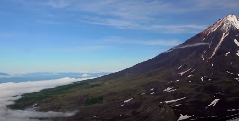 МЧС предупредило о возможном извержении Авачинского вулкана на Камчатке