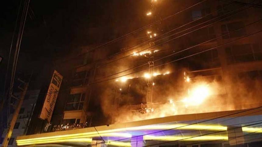 Более 400 человек эвакуировано из-за пожара в отеле в Паттайе