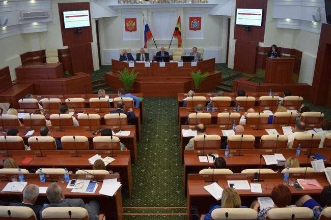 Депутаты Курской облдумы обсудили бюджет и помощь многодетным семьям