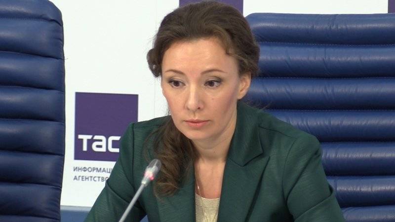 Кузнецова предложила ввести уголовную ответственность для магазинов, продающих детям снюсы