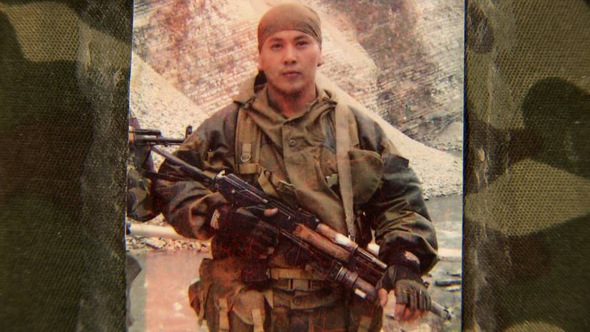Героем себя не считает: RT пообщался с солдатом, в одиночку преградившим в 2008 году дорогу колонне грузинских войск