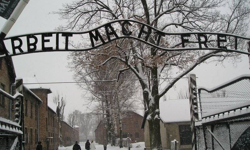 Канцлер Германии Ангела Меркель впервые посетила Освенцим в Польше