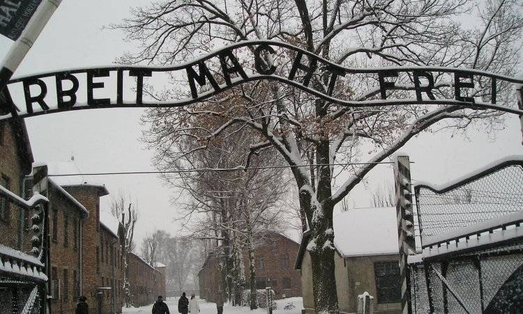Меркель впервые посетила Освенцим