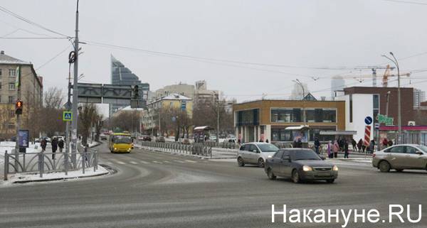 Здание, построенное над станцией метро "Бажовская" в Екатеринбурге, снесут. Решение суда