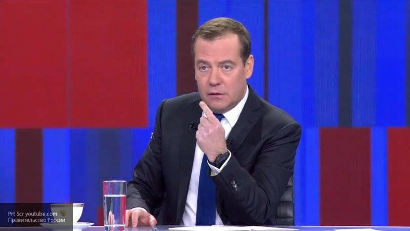 Медведев запустил эксперимент по внедрению электронного документооборота