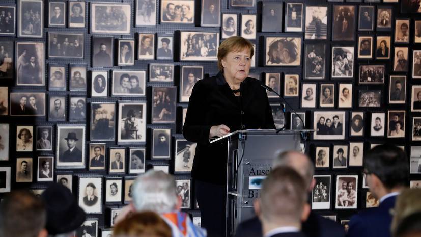 Меркель посетила Освенцим