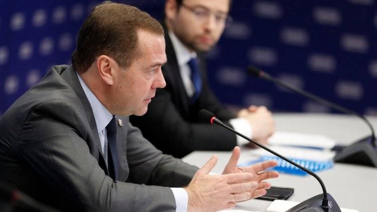 Медведев заявил, что Россия и Белоруссия не могут решить спорные вопросы