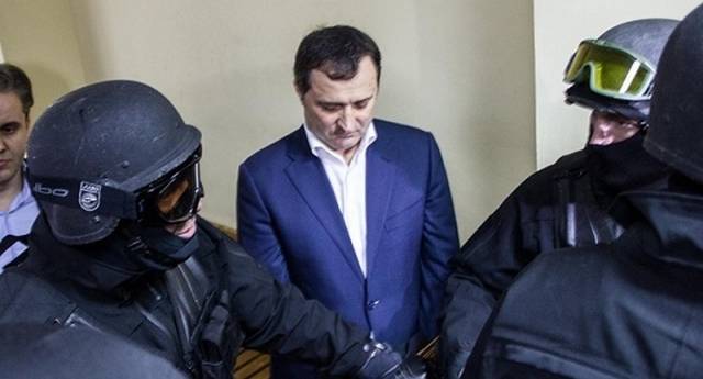 Возвращение экс-премьера Молдавии в тюрьму временно отложено