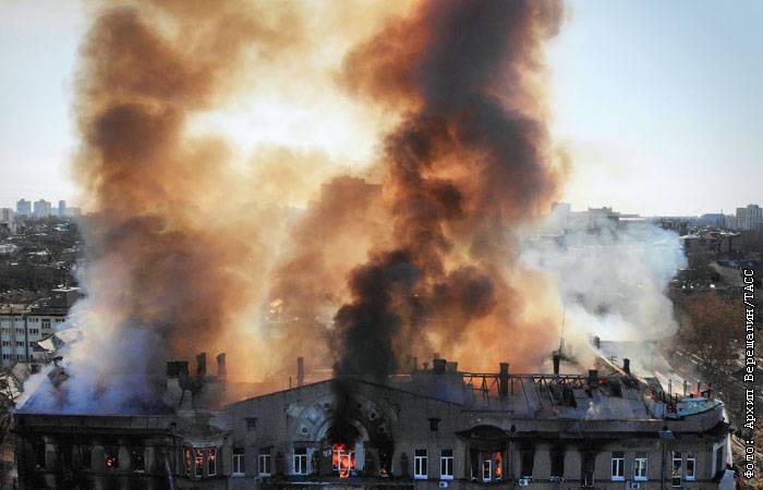 Число жертв пожара в Одесском колледже возросло до четырех