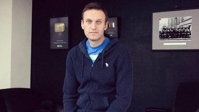 Вопросы о связях Навального с коммунистами заставляют блогера стыдливо молчать
