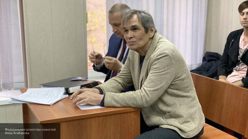 Подавший в суд после отравления "Кротом" Алибасов отреагировал на смерть математика