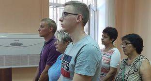 Пять Свидетелей Иеговы* оставлены под арестом в Волгограде