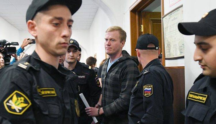 СК прекратил уголовное преследование участника протестов в Москве Фомина