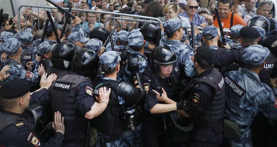 Участники акции 27 июля в Москве Лесных и Мартинцов приговорены к 3 и 2,5 года колонии