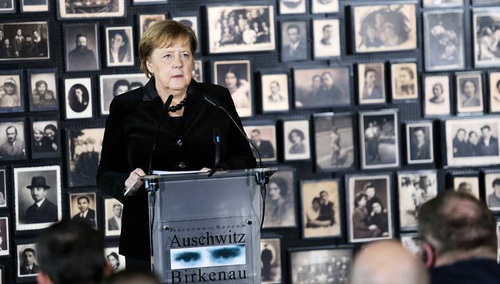 Меркель стыдно за "крупнейшее преступление в истории человечества"