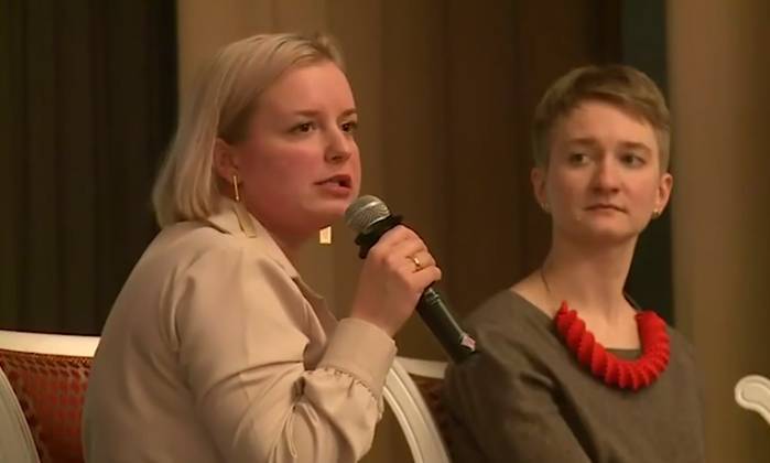Российская чиновница на форуме добровольцев матом призвала молодёжь к труду