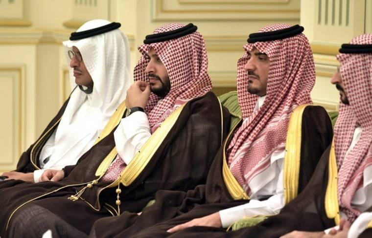 Саудовская Аравия готова сотрудничать с США по стрельбе на авиабазе