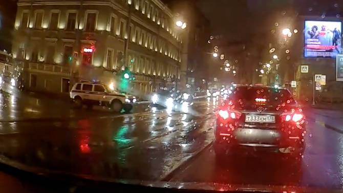 В&nbsp;Санкт-Петербурге водитель на&nbsp;«Ладе» протаранил колонну автозаков