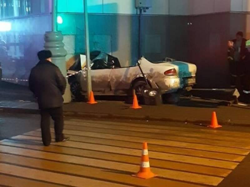 Автомобиль врезался в вестибюль станции МЦК: трое погибших
