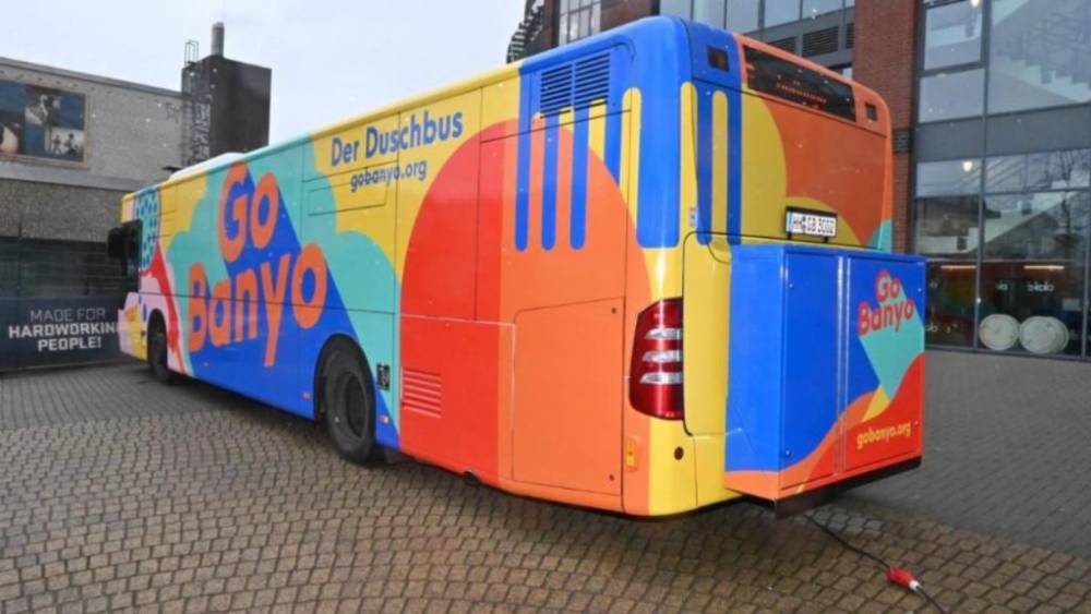 Теплый душ как роскошь: в Гамбурге появился автобус с душевыми для бездомных