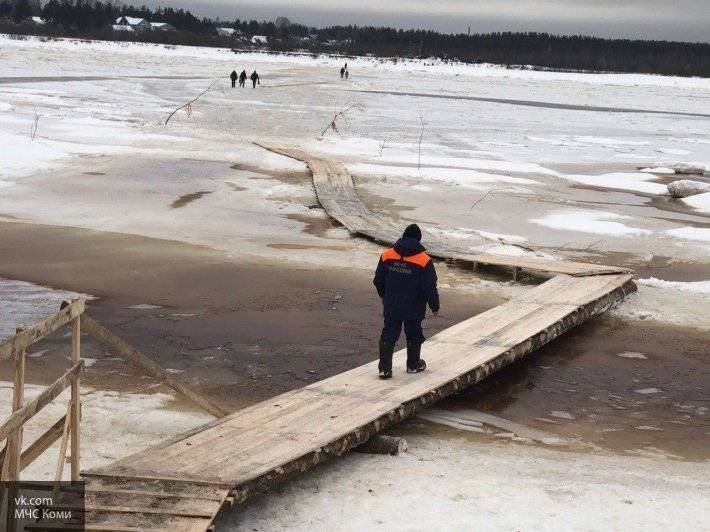 В Петербурге ученик спас 4-летнюю девочку, провалившуюся под лед