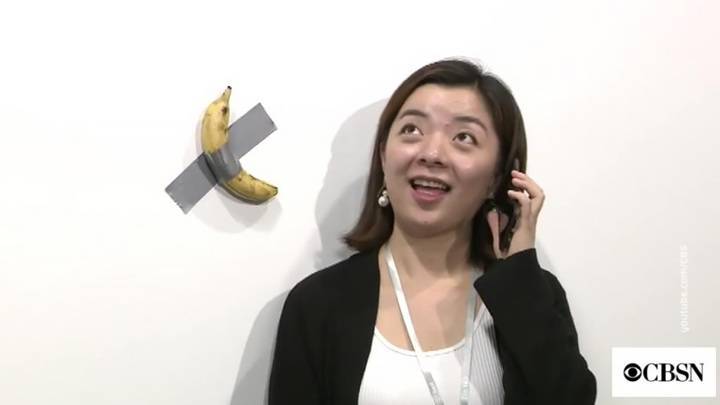 Банан с полоской скотча продали за 120 тысяч долларов