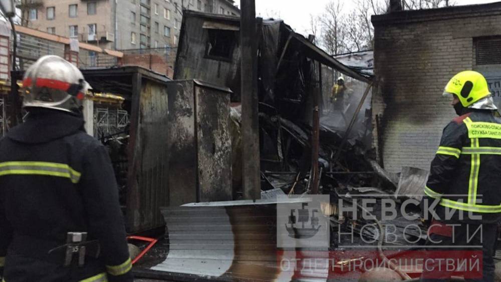 НЕВСКИЕ НОВОСТИ публикуют фото и видео последствий пожара на Ленинском проспекте