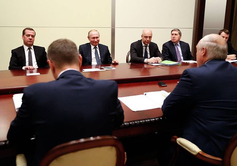 Переговоры Путина и Лукашенко начались с неприятного казуса (видео)