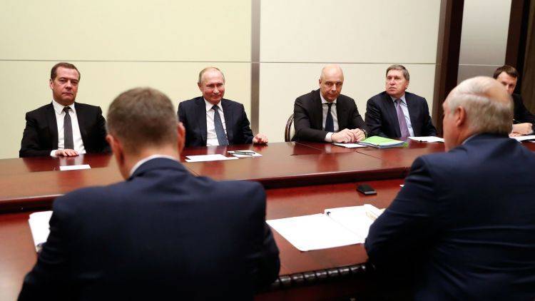 Путин и Лукашенко договариваются в Сочи о "сближении народов"