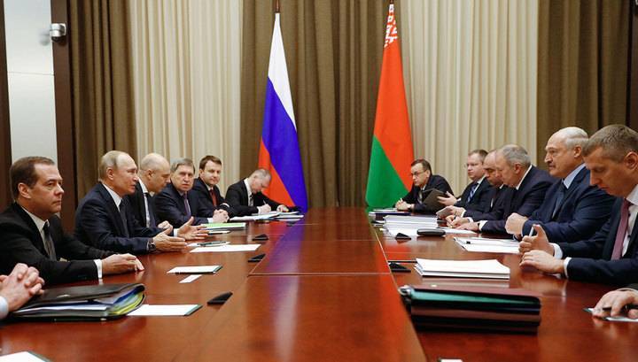 Путин и Лукашенко продолжили переговоры за предновогодним обедом