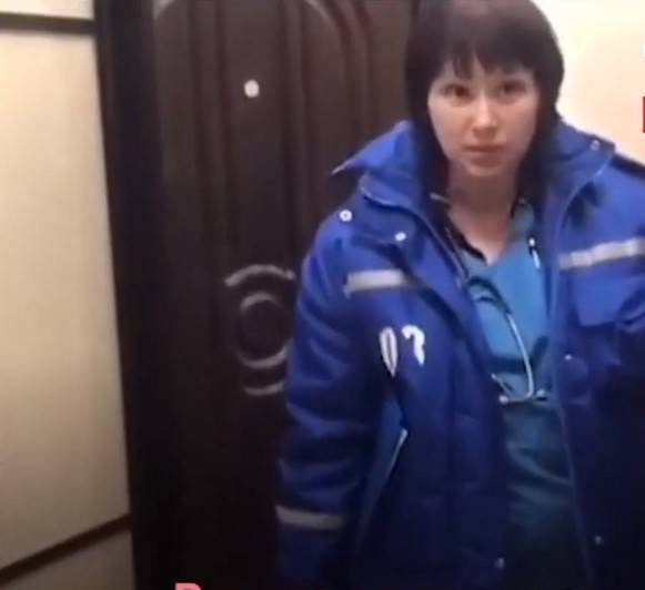 В Москве доктора без бахил со скандалом выгнали из квартиры