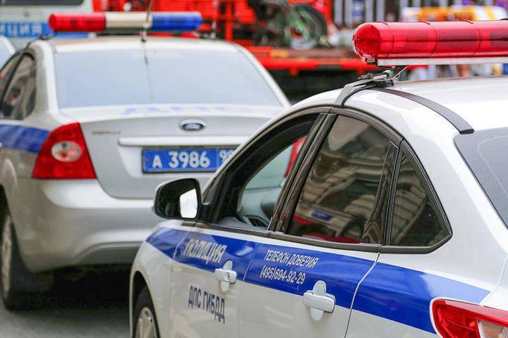 Автомобиль врезался в фонарный столб на юго-востоке Москвы