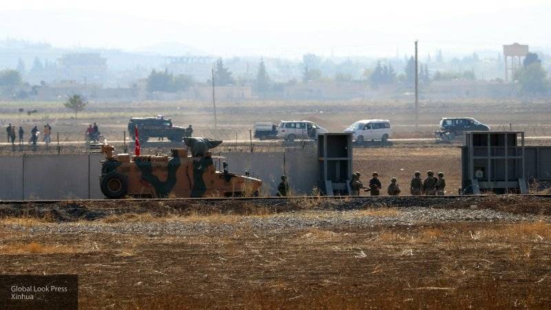 Российские и турецкие военные совершили поездку по трассе М-4 в Сирии