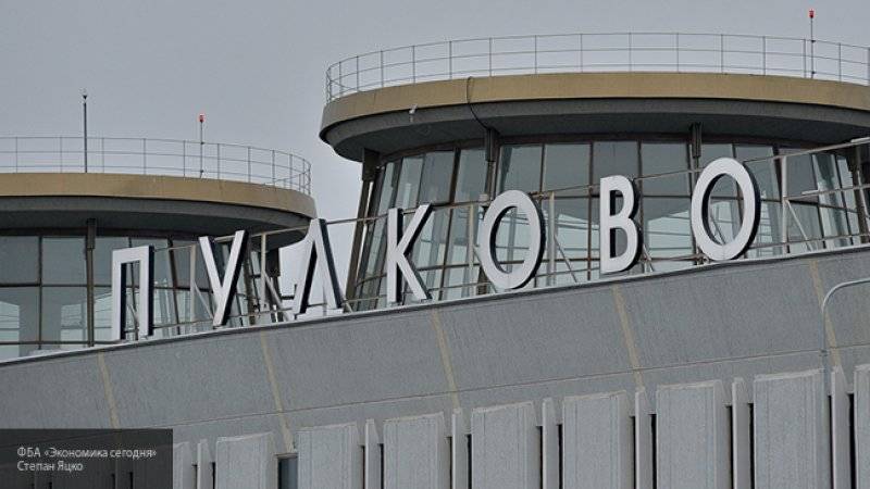 Три самолета не смогли сесть в петербургском Пулково из-за сильного снегопада