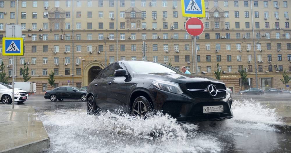 Москвич попортил Mercedes на сотни тысяч рублей