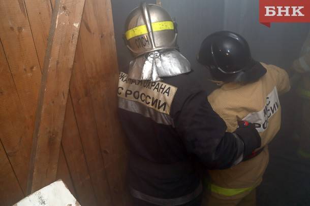 Во время пожара в жилом доме в столице Коми пострадали два человека