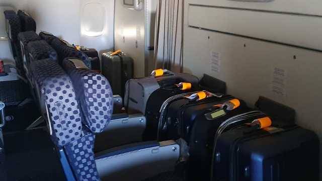 История с 11 чемоданами: что произошло во время полета супругов Нетаниягу в Лиссабон