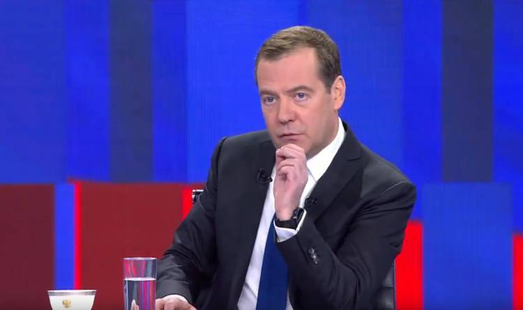 Медведев назвал спектакли с участием Фрейндлих символом Петербурга