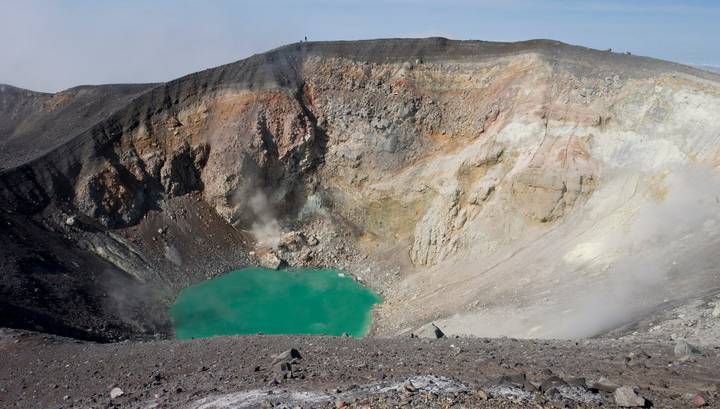 Сахалинский вулкан выбросил пепел на 2,7 километра
