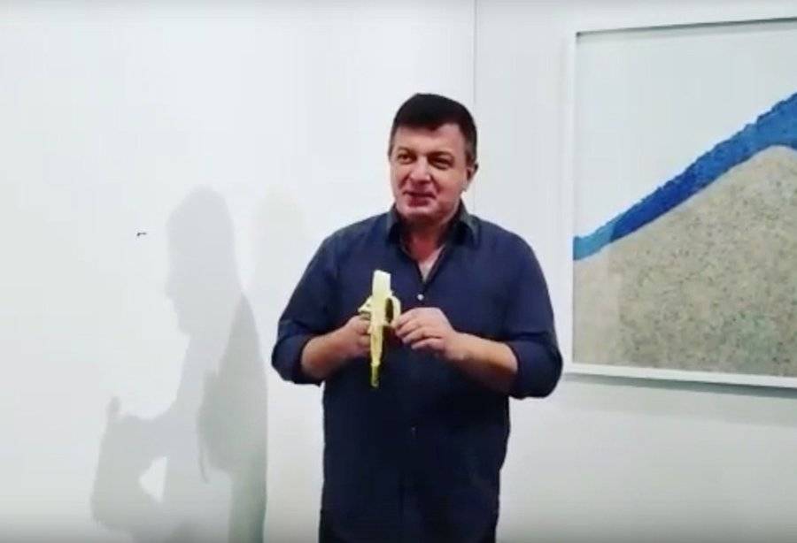 Художник съел проданный за 120 тысяч долларов банан