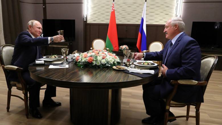Лукашенко уехал из резиденции Путина, так и не сделав заявлений для прессы