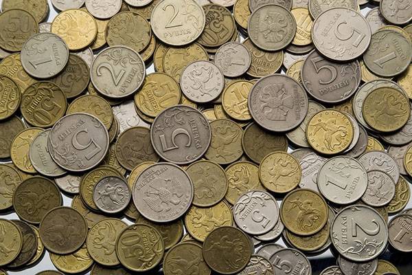 Петербуржец пытается продать двухрублевую монету за миллиард рублей