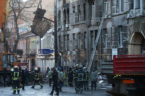 Зеленский объявил траур на Украине после пожара в колледже в Одессе