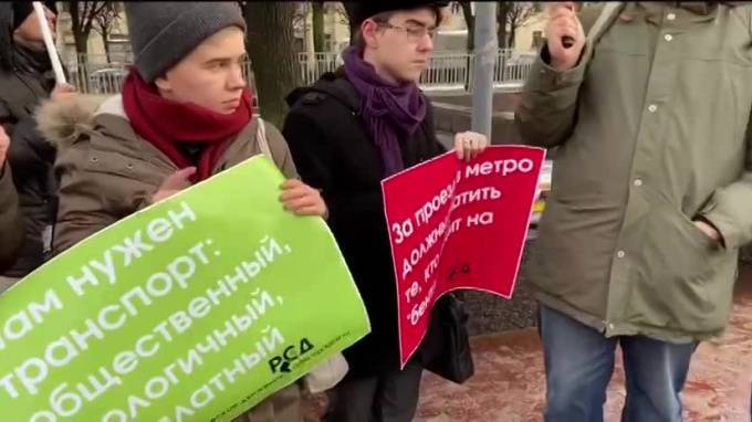 В Петербурге на митинге против повешения цен на проезд задержано три человека
