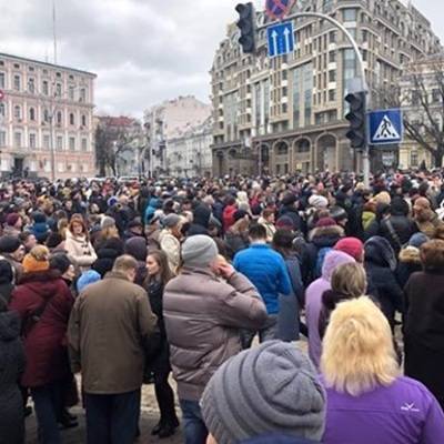 Несколько тысяч человек собрались на Площади независимости в Киеве