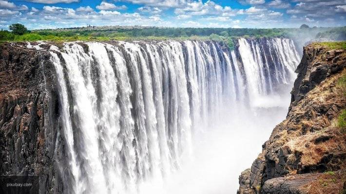 Эксперт назвал причины обмеления африканского водопада Виктория